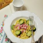 Tagliatelle all’uovo con cavoletti di bruxelles e pancetta